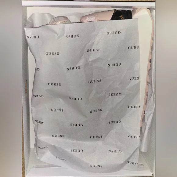 GUESS Luchia 3 Logo Sneakers – White Multi – 7.5M – NEW IN BOX - Picture 2 of 9